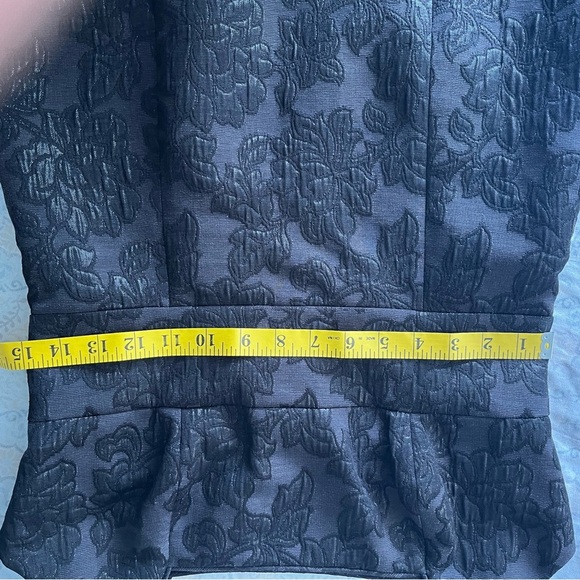 Evan Picone Black Sleeveless Sheath Mini Dress with textured floral - Picture 4 of 13